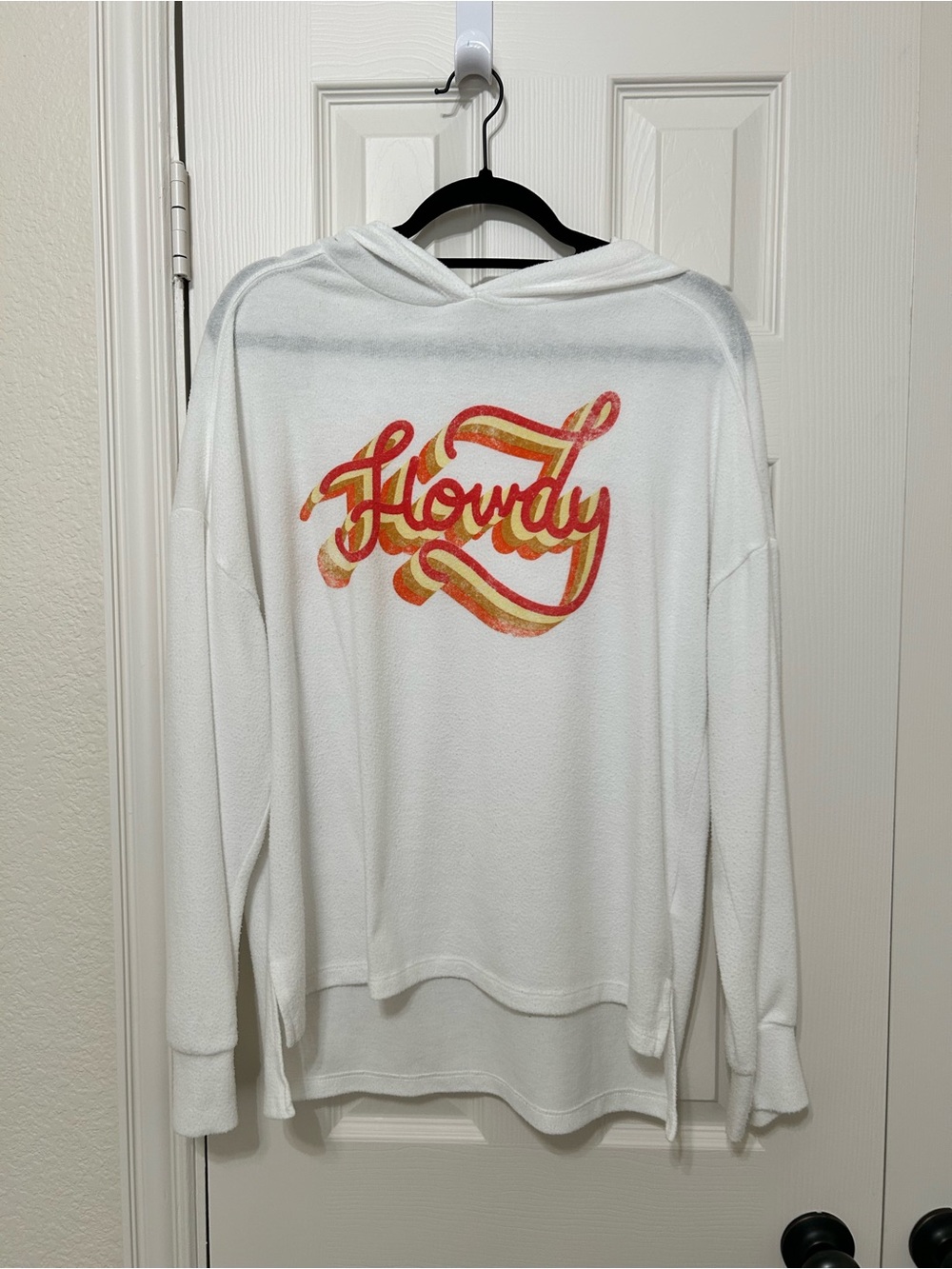 Le Lis White Hoodie with Red and Orange 'Howdy' Logo cozy western athleisure